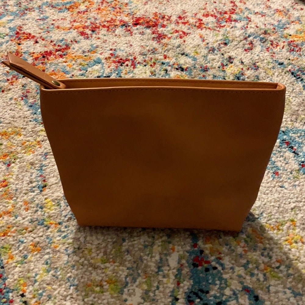 Nude Universal Thread pouch w/ zipper